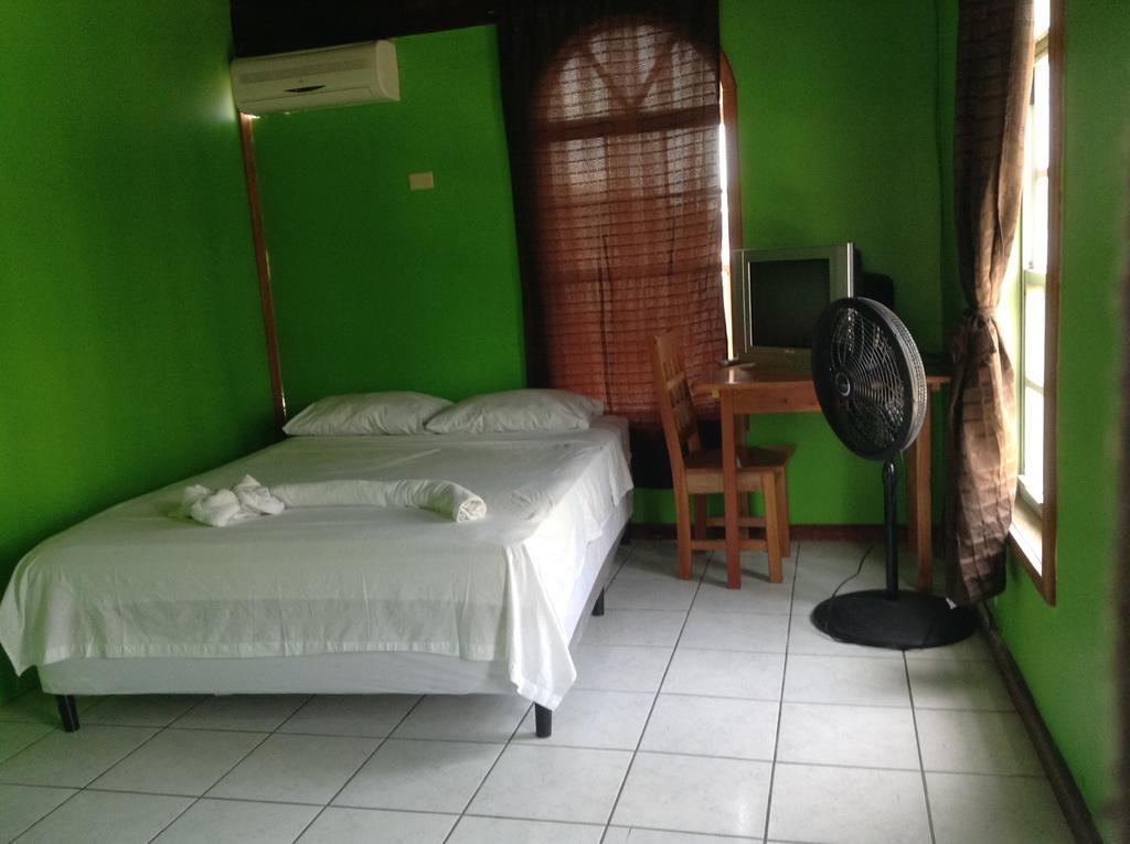 Amelia Guest House Сан Педро Екстериор снимка